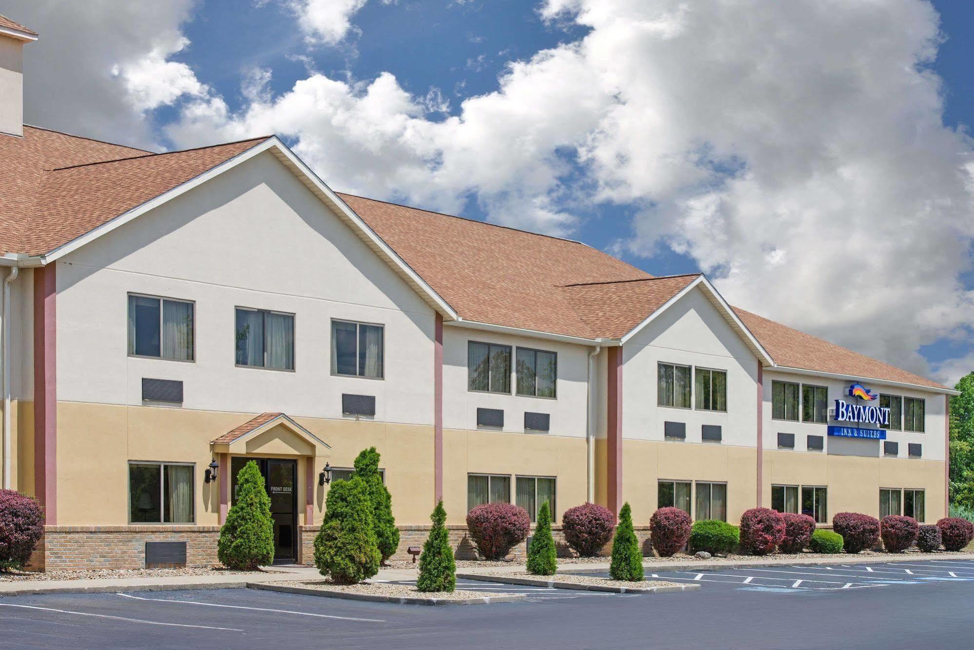 Baymont By Wyndham Boston Heights/Hudson Hotel Exterior photo